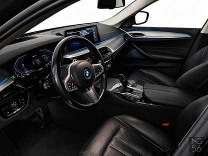 BMW 530e xDrive Touring Luxury Line Black Sapphire Metallic - BMW