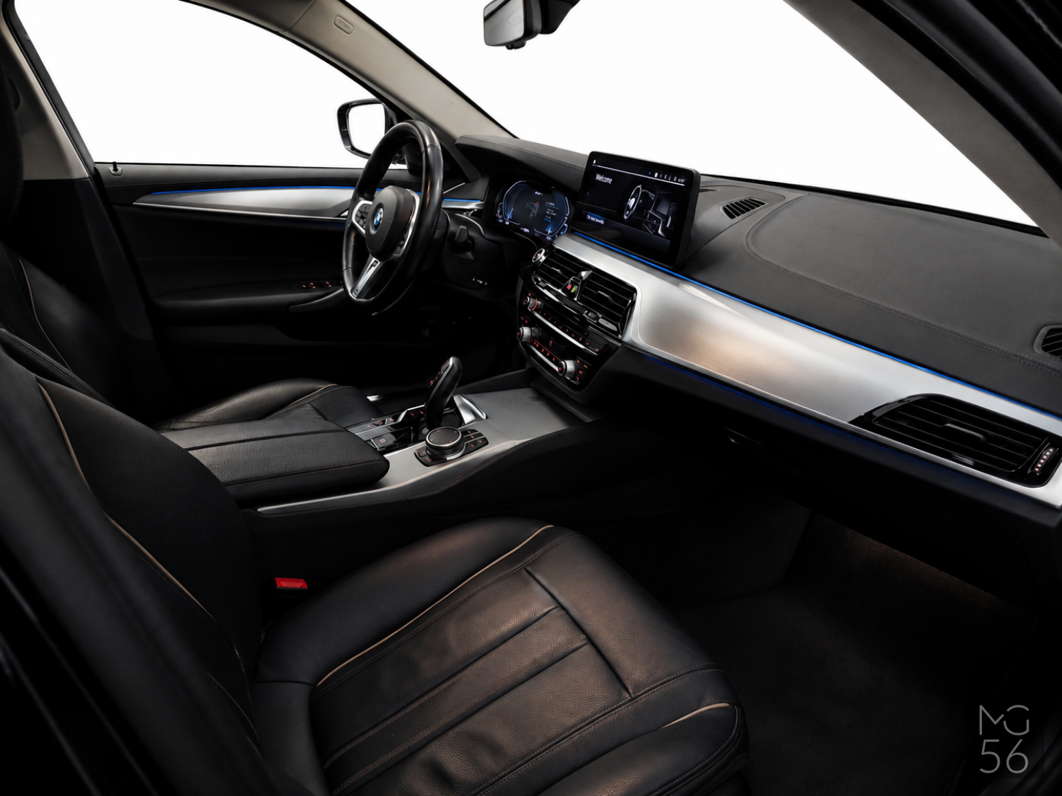 BMW 530e xDrive Touring Luxury Line Black Sapphire Metallic - BMW