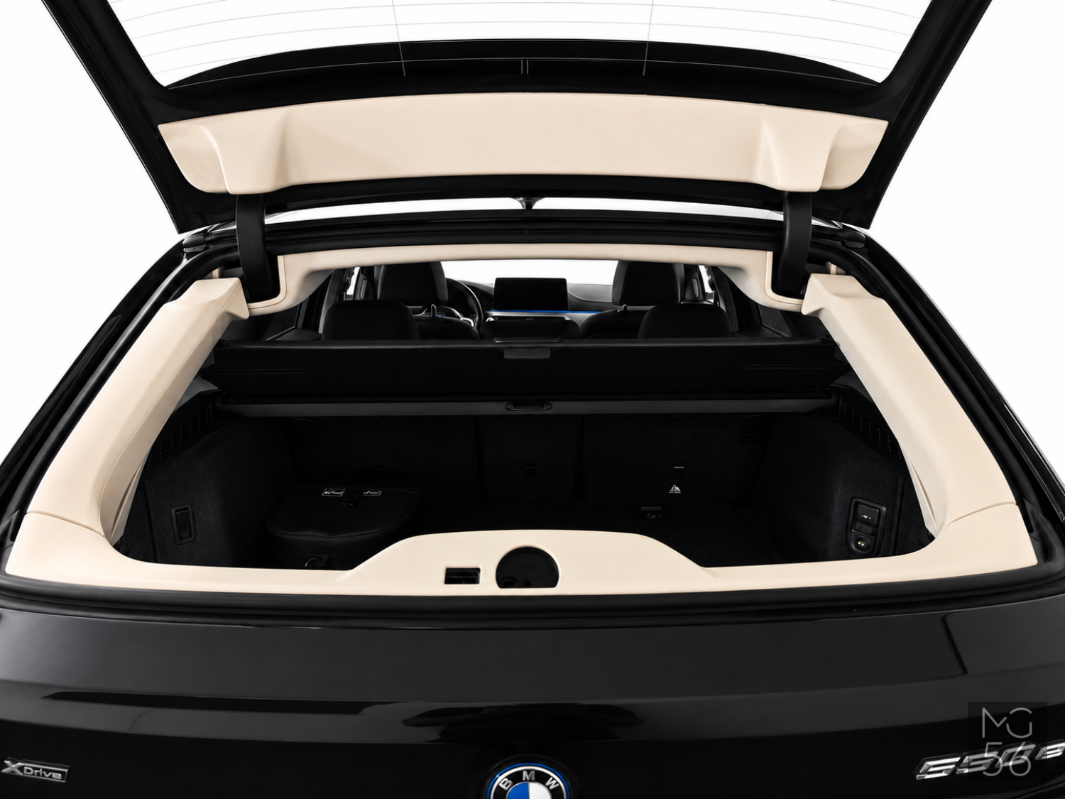 BMW 530e xDrive Touring Luxury Line Black Sapphire Metallic - BMW