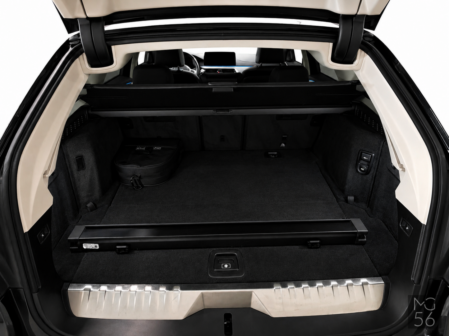 BMW 530e xDrive Touring Luxury Line Black Sapphire Metallic - BMW