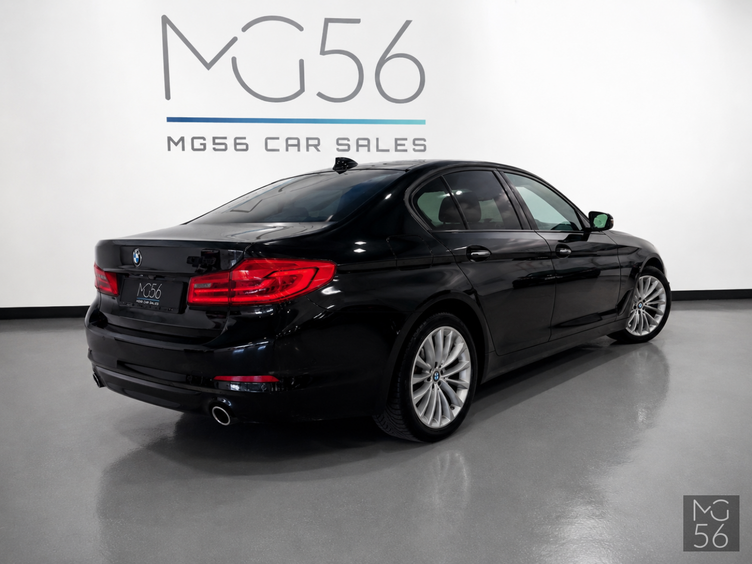 BMW 530i xDrive Luxury Line Black Sapphire Metallic - BMW