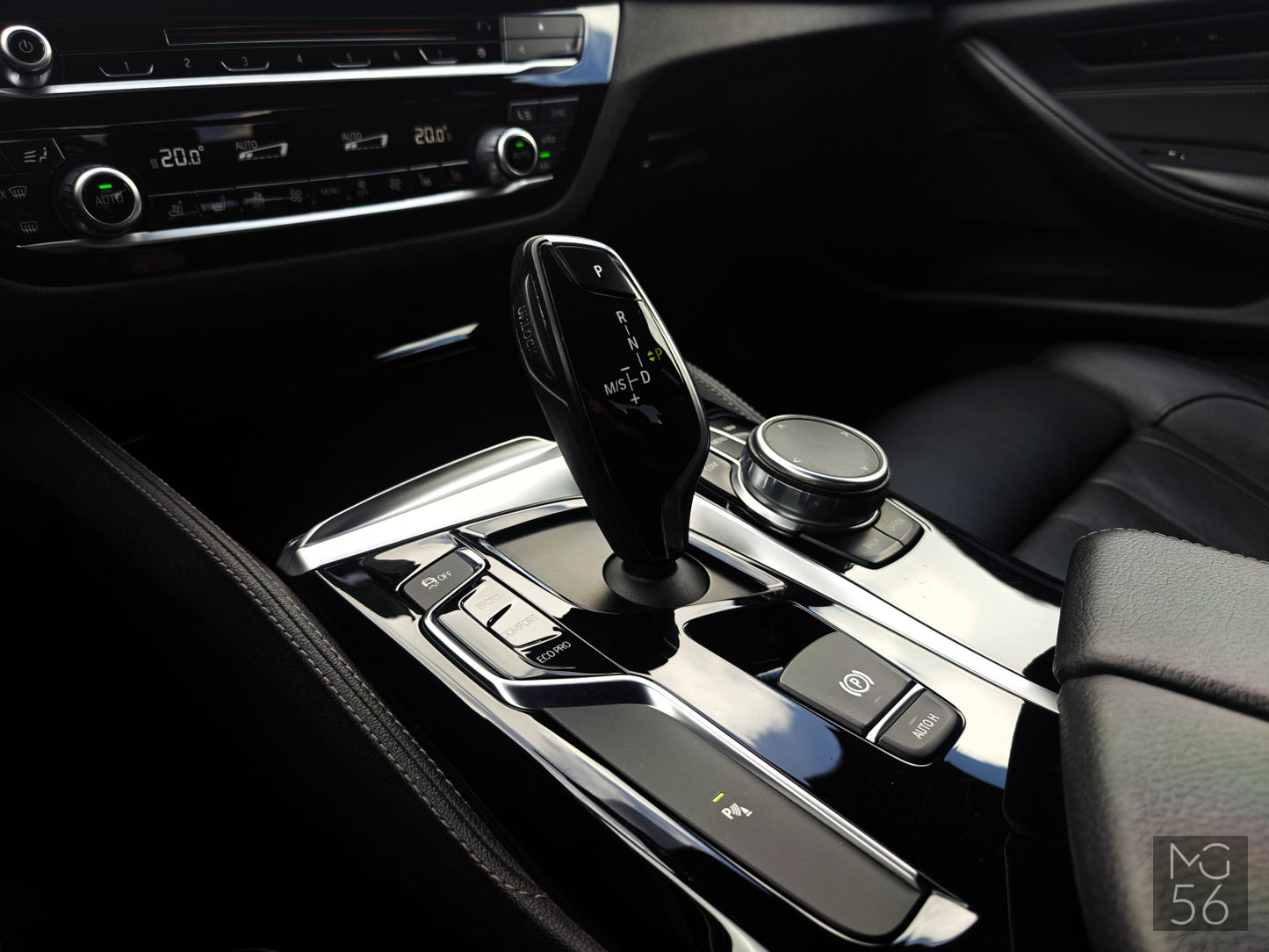 BMW 530i xDrive Luxury Line Black Sapphire Metallic - BMW