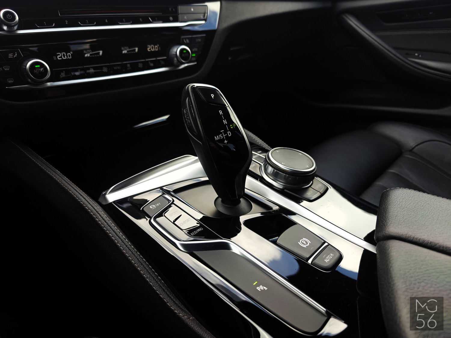 BMW 530i xDrive Luxury Line Black Sapphire Metallic - BMW