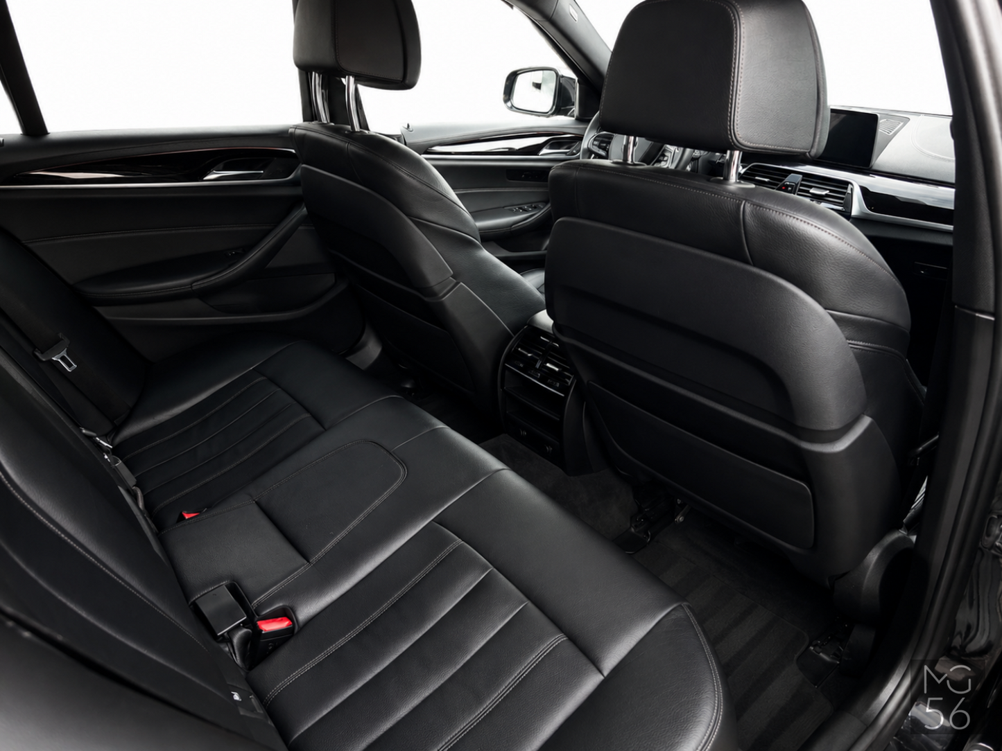 BMW 530i xDrive Luxury Line Black Sapphire Metallic - BMW