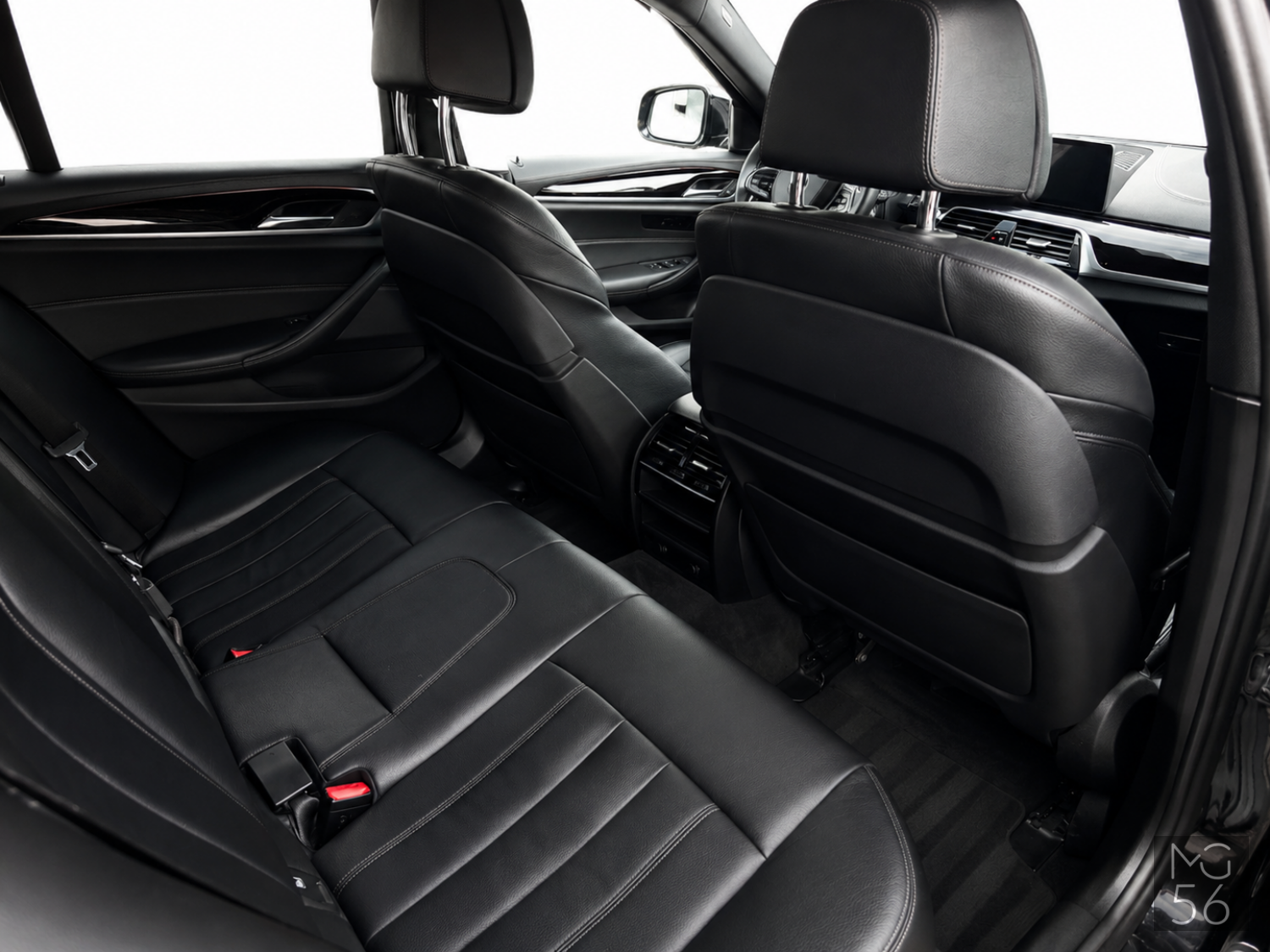 BMW 530i xDrive Luxury Line Black Sapphire Metallic - BMW