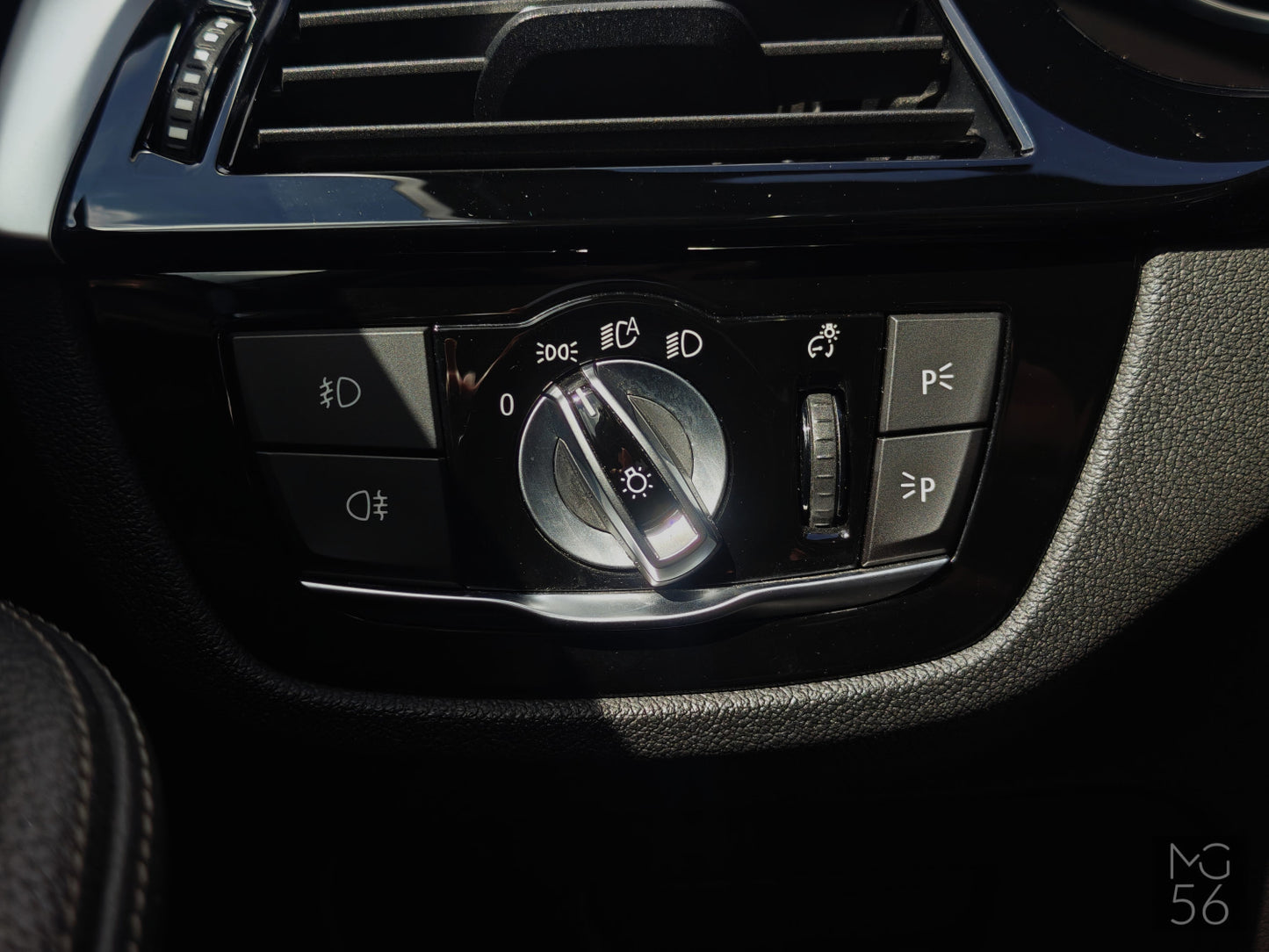 BMW 530i xDrive Luxury Line Black Sapphire Metallic - BMW