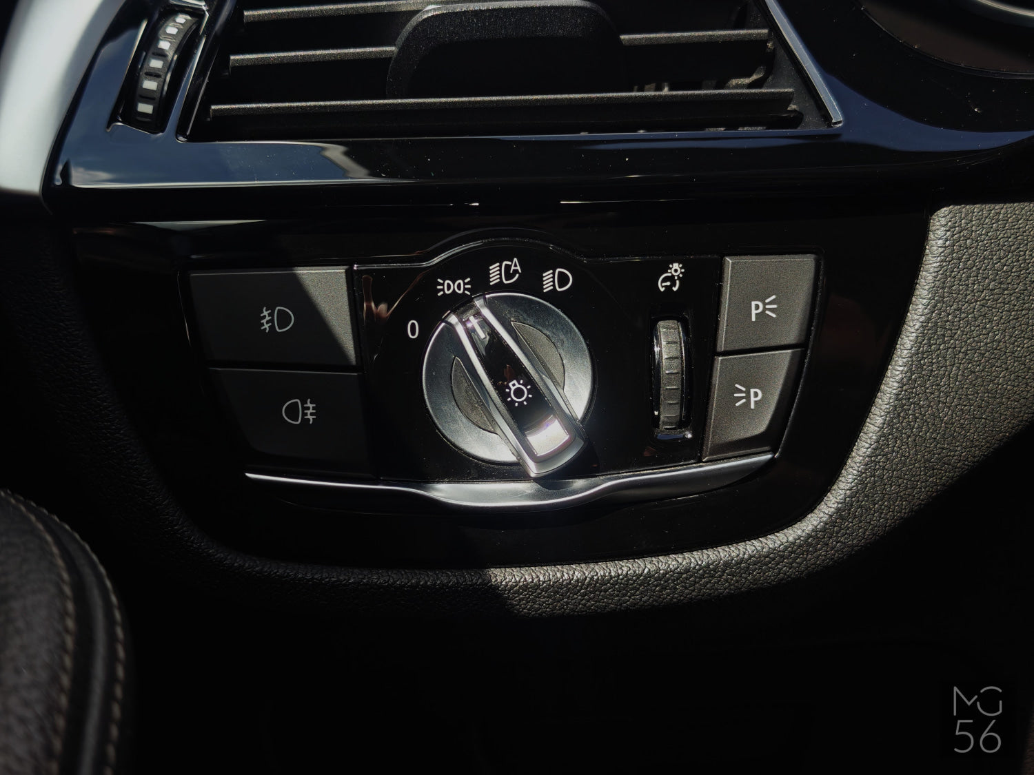 BMW 530i xDrive Luxury Line Black Sapphire Metallic - BMW