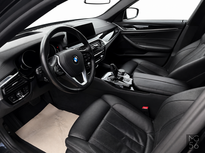 BMW 530i xDrive Luxury Line Black Sapphire Metallic - BMW