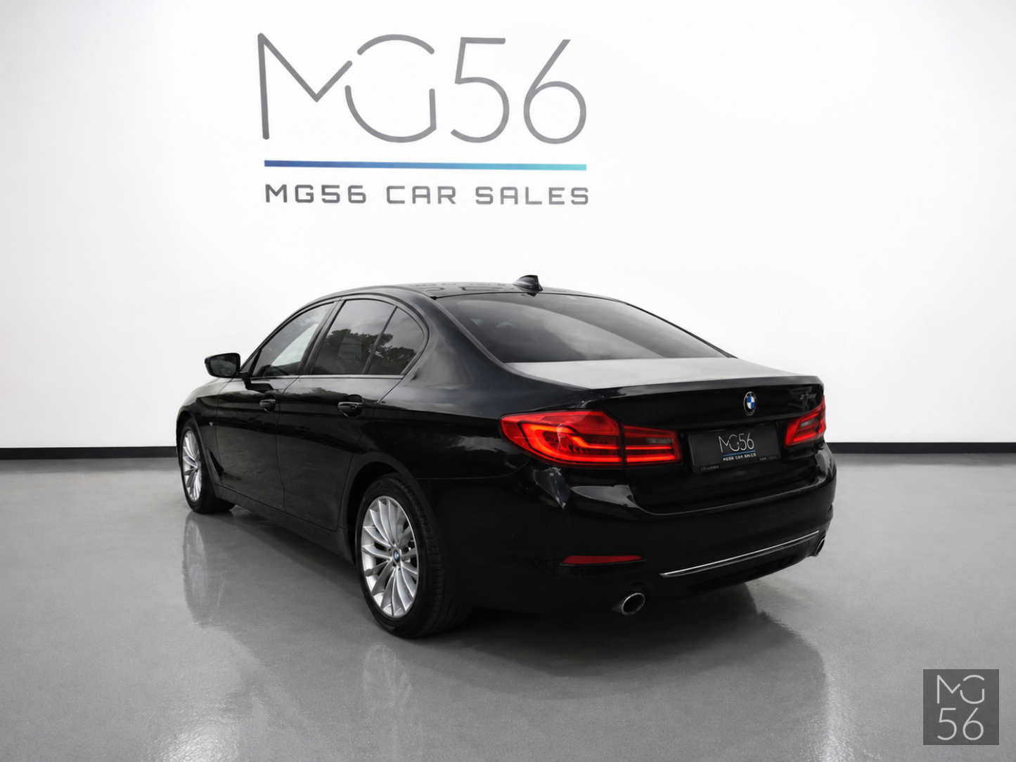 BMW 530i xDrive Luxury Line Black Sapphire Metallic - BMW