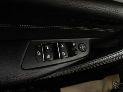 BMW 530i xDrive Luxury Line Black Sapphire Metallic - BMW
