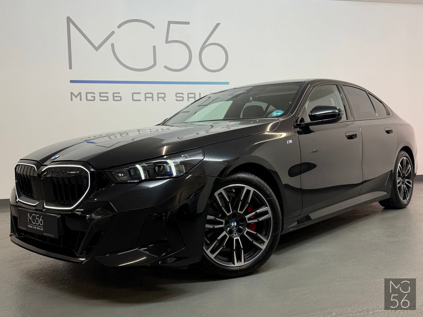 BMW G60 520i MHEV 218hp M-Sport Package Pro Black BMW