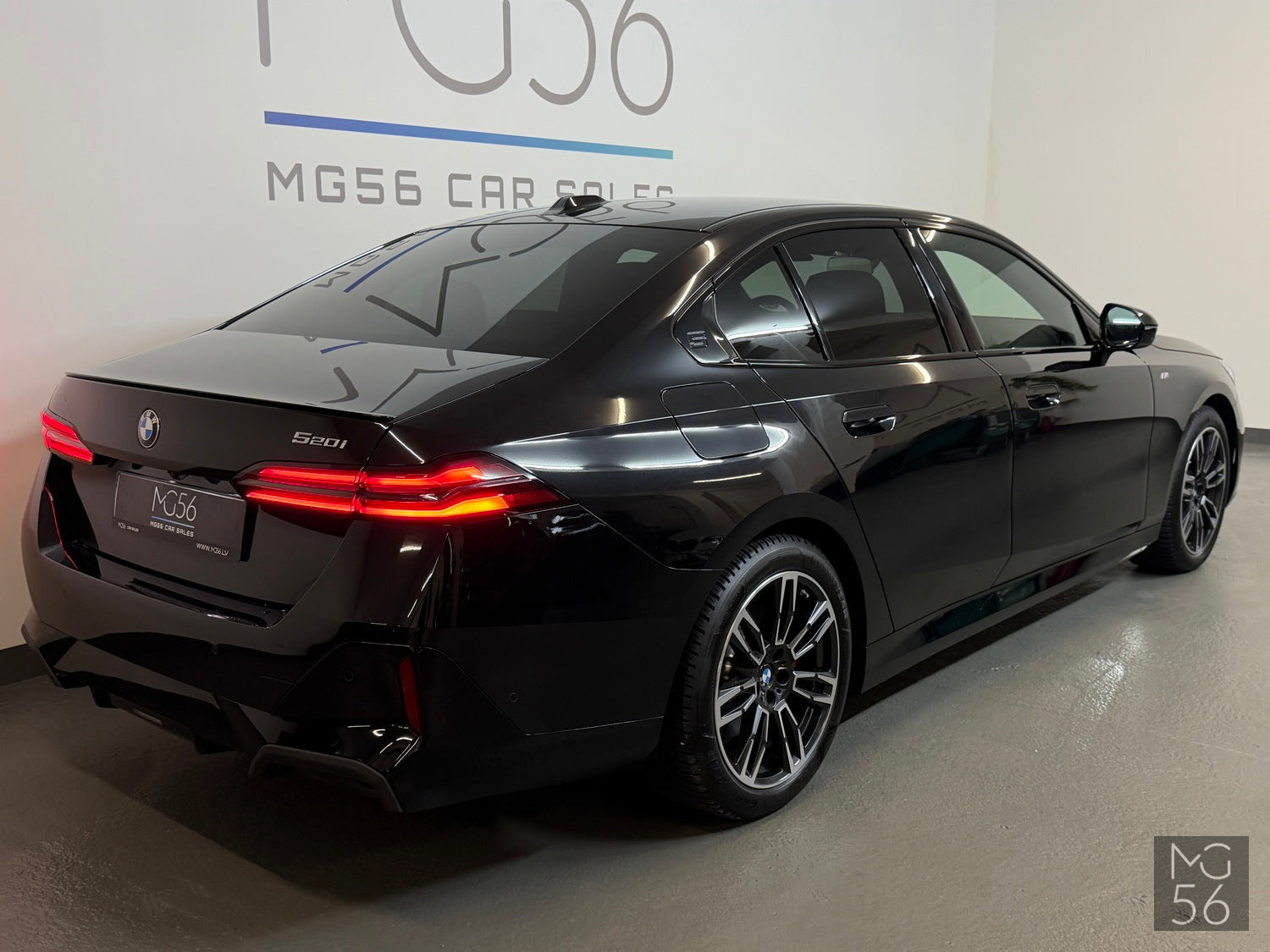 BMW G60 520i MHEV 218hp M-Sport Package Pro Black BMW