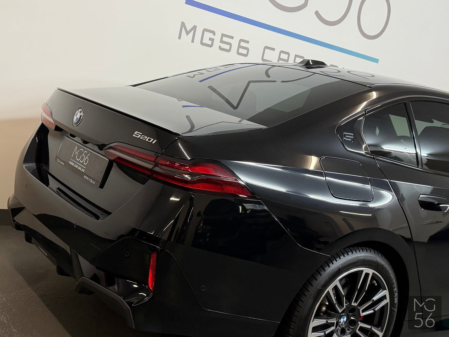 BMW G60 520i MHEV 218hp M-Sport Package Pro Black BMW