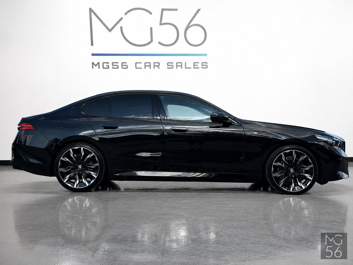 BMW i5 xDrive40 G60 M Sport Adaptive Suspension Pro Black Sapphire Metallic - BMW