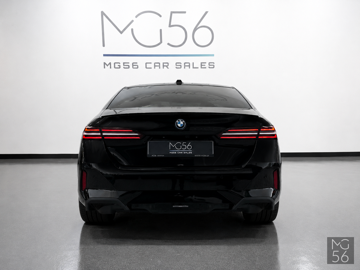 BMW i5 xDrive40 G60 M Sport Adaptive Suspension Pro Black Sapphire Metallic - BMW