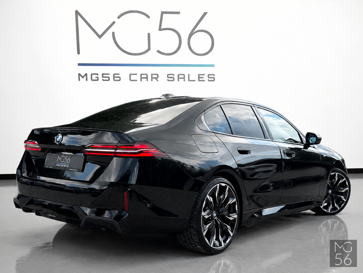 BMW i5 xDrive40 G60 M Sport Adaptive Suspension Pro Black Sapphire Metallic - BMW