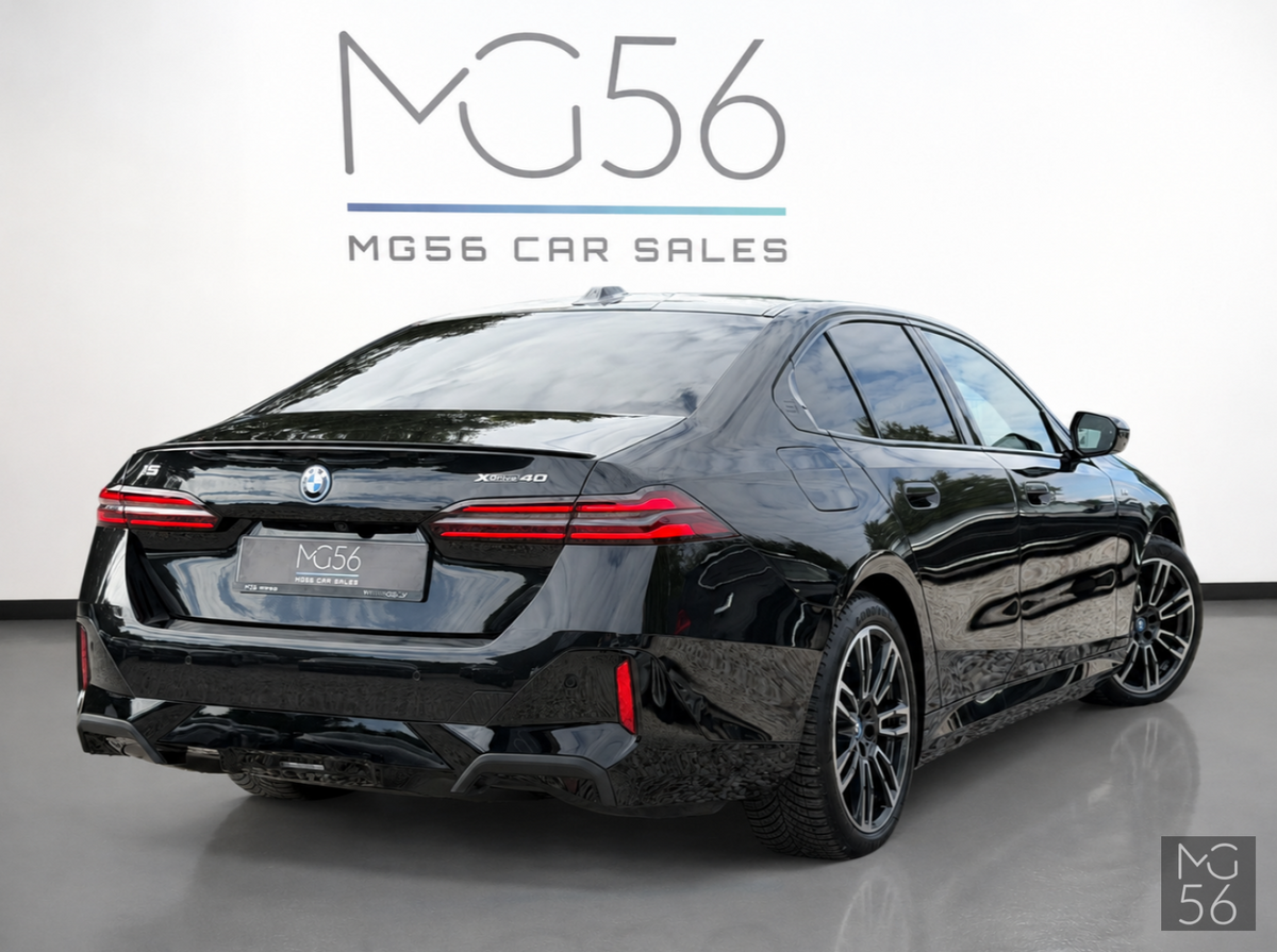 BMW i5 xDrive40 G60 M Sport Pro Iconic Glow Black Sapphire Metallic - BMW