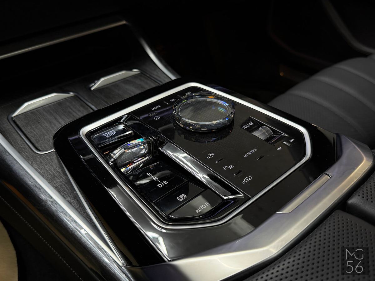 BMW i7 xDrive60 G70 400 kW M Sport Executive Lounge Bowers & Wilkins Diamond Surround Sound System 4s Oxide Grey II