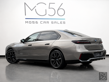 BMW i7 xDrive60 G70 400 kW M Sport Executive Lounge Bowers & Wilkins Diamond Surround Sound System 4s Oxide Grey II