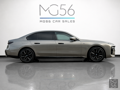 BMW i7 xDrive60 G70 400 kW M Sport Executive Lounge Bowers & Wilkins Diamond Surround Sound System 4s Oxide Grey II