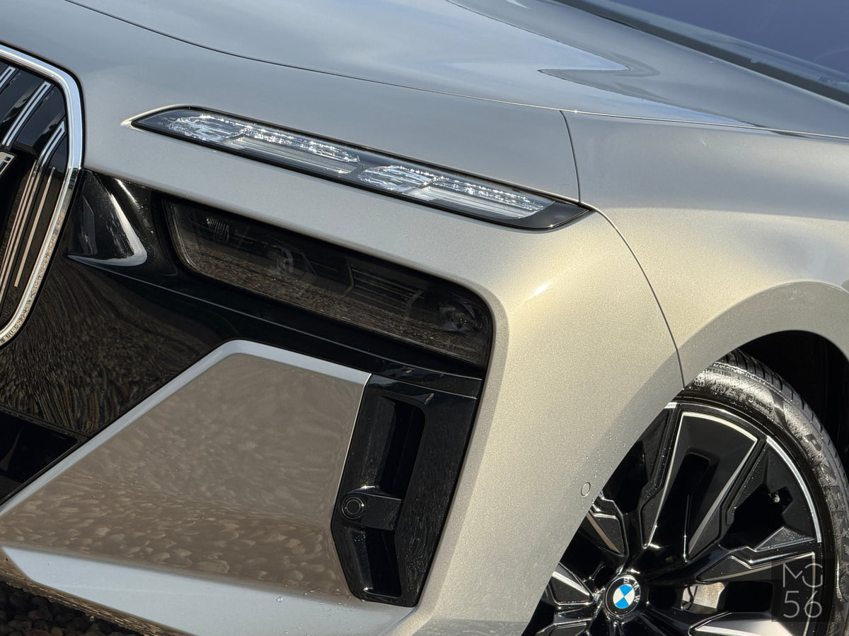 BMW i7 xDrive60 G70 400 kW M Sport Executive Lounge Bowers & Wilkins Diamond Surround Sound System 4s Oxide Grey II