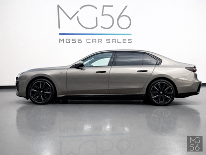 BMW i7 xDrive60 G70 400 kW M Sport Executive Lounge Bowers & Wilkins Diamond Surround Sound System 4s Oxide Grey II