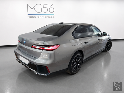 BMW i7 xDrive60 G70 400 kW M Sport Executive Lounge Bowers & Wilkins Diamond Surround Sound System 4s Oxide Grey II