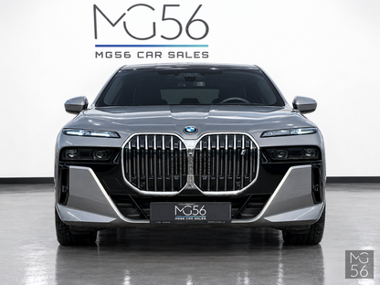 BMW i7 xDrive60 G70 400 kW M Sport Executive Lounge Bowers & Wilkins Diamond Surround Sound System 4s Oxide Grey II