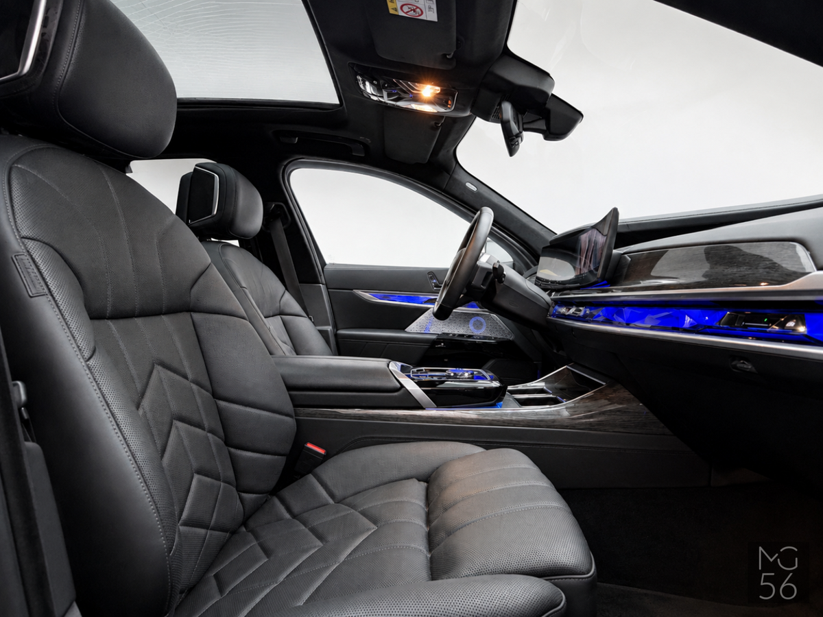 BMW i7 xDrive60 G70 400 kW M Sport Executive Lounge Bowers & Wilkins Diamond Surround Sound System 4s Oxide Grey II