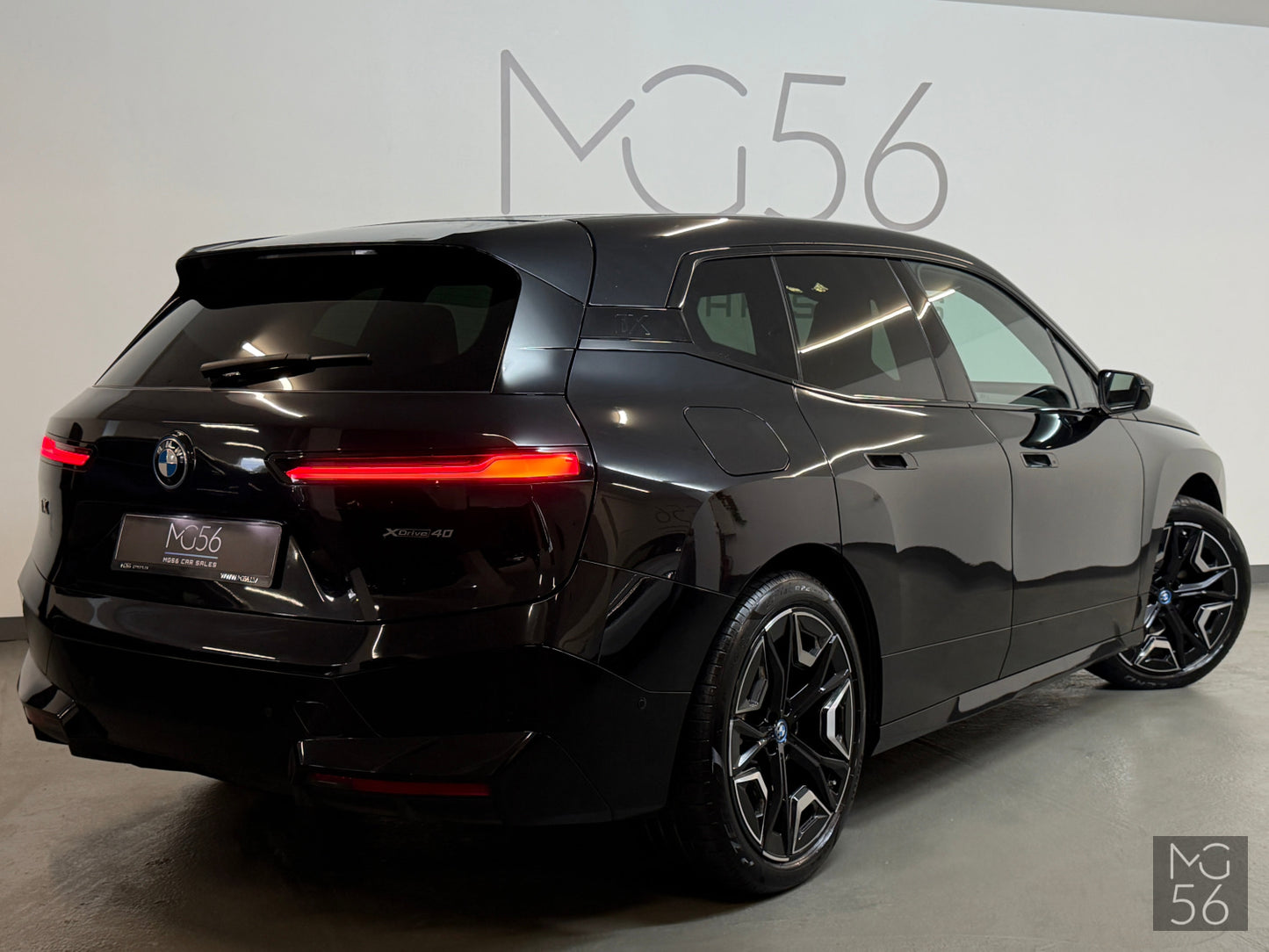 BMW iX 40 x-Drive M-Sport Package Black Soft Close BMW