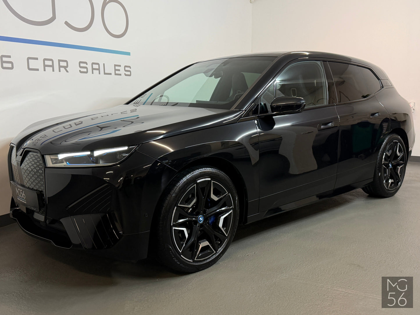 BMW iX 40 x-Drive M-Sport Package Black Soft Close BMW