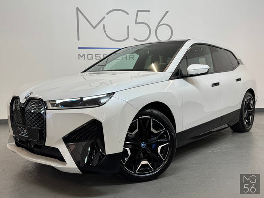 BMW iX 40 x-Drive M-Sport Package Mineralweiss Soft Close BMW