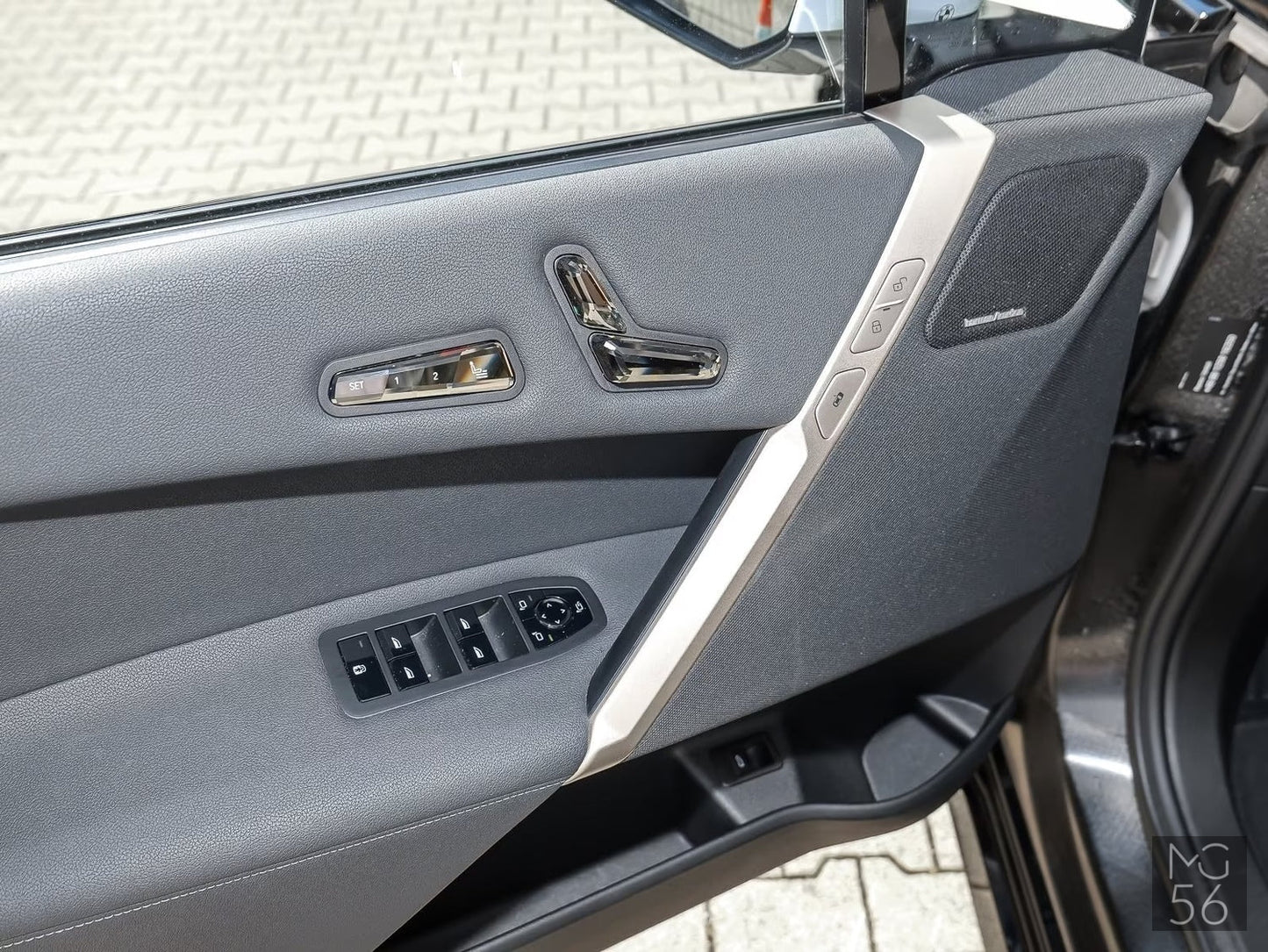 BMW iX 40 x-Drive M-Sport Package Mineralweiss Soft Close BMW