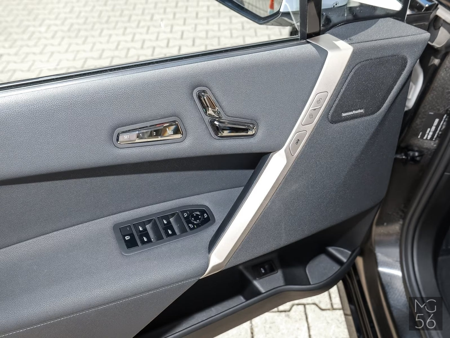 BMW iX 40 x-Drive M-Sport Package Mineralweiss Soft Close BMW