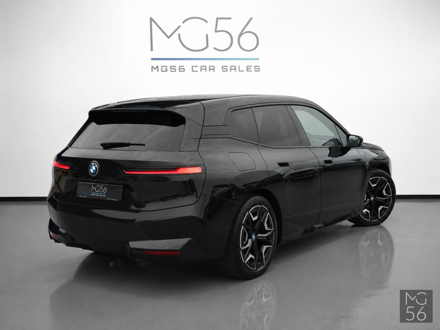 BMW iX xDrive40 Sport Package Sky Lounge Soft-Close Black Sapphire Metallic - BMW