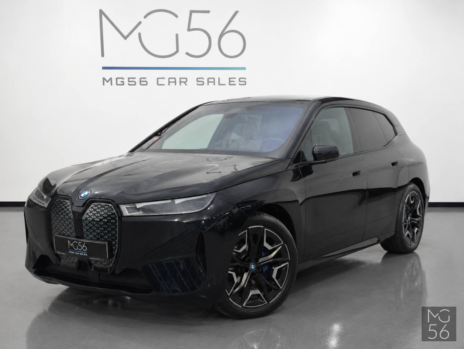 BMW iX xDrive40 Sport Package Sky Lounge Soft-Close Black Sapphire Metallic - BMW