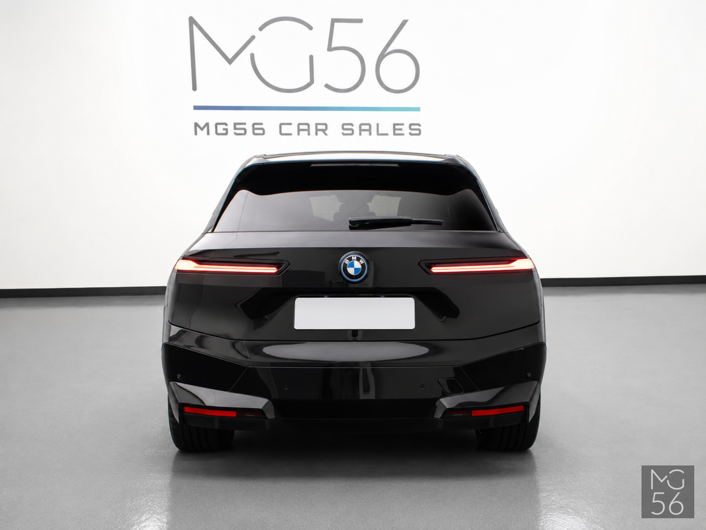 BMW iX xDrive40 Sport Package Sky Lounge Soft-Close Black Sapphire Metallic - BMW