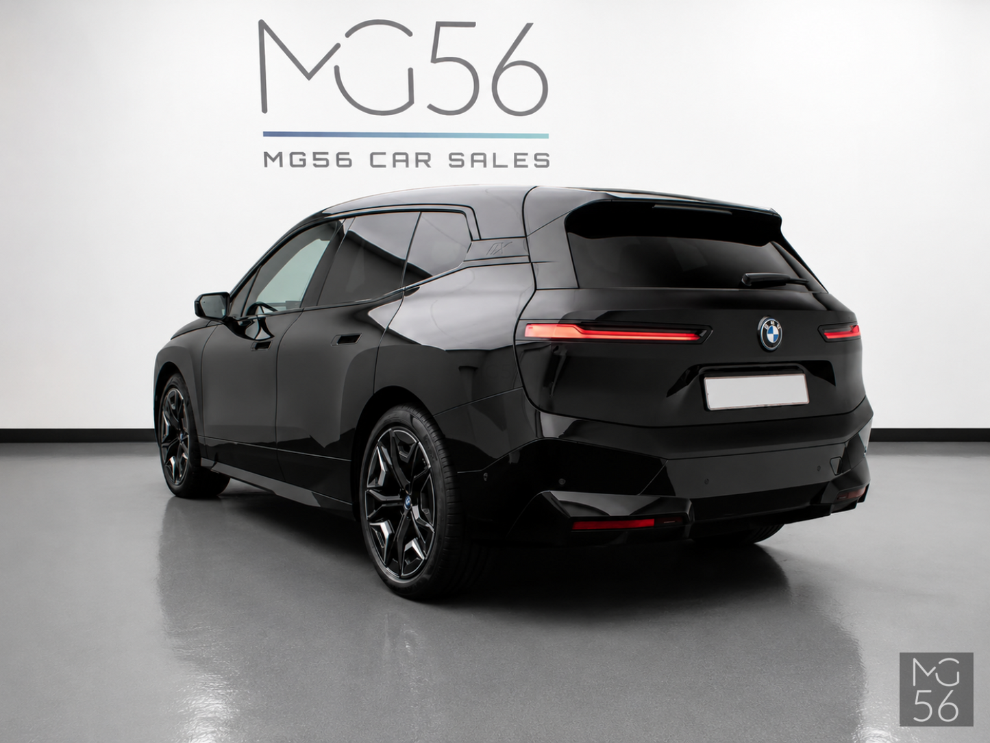 BMW iX xDrive40 Sport Package Sky Lounge Soft-Close Black Sapphire Metallic - BMW