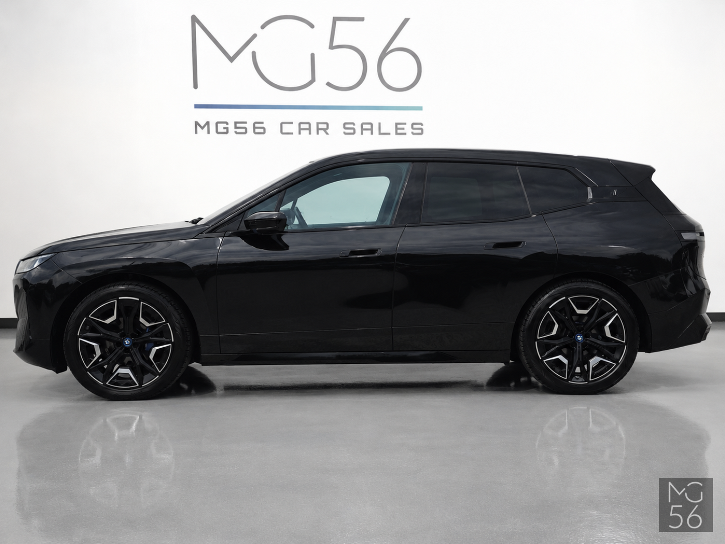 BMW iX xDrive40 Sport Package Sky Lounge Soft-Close Black Sapphire Metallic - BMW