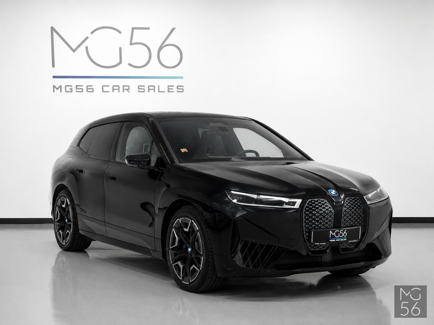 BMW iX xDrive40 Sport Package Sky Lounge Soft-Close Black Sapphire Metallic - BMW