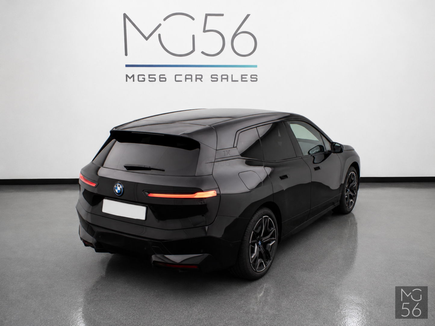 BMW iX xDrive40 Sport Package Sky Lounge Soft-Close Black Sapphire Metallic - BMW