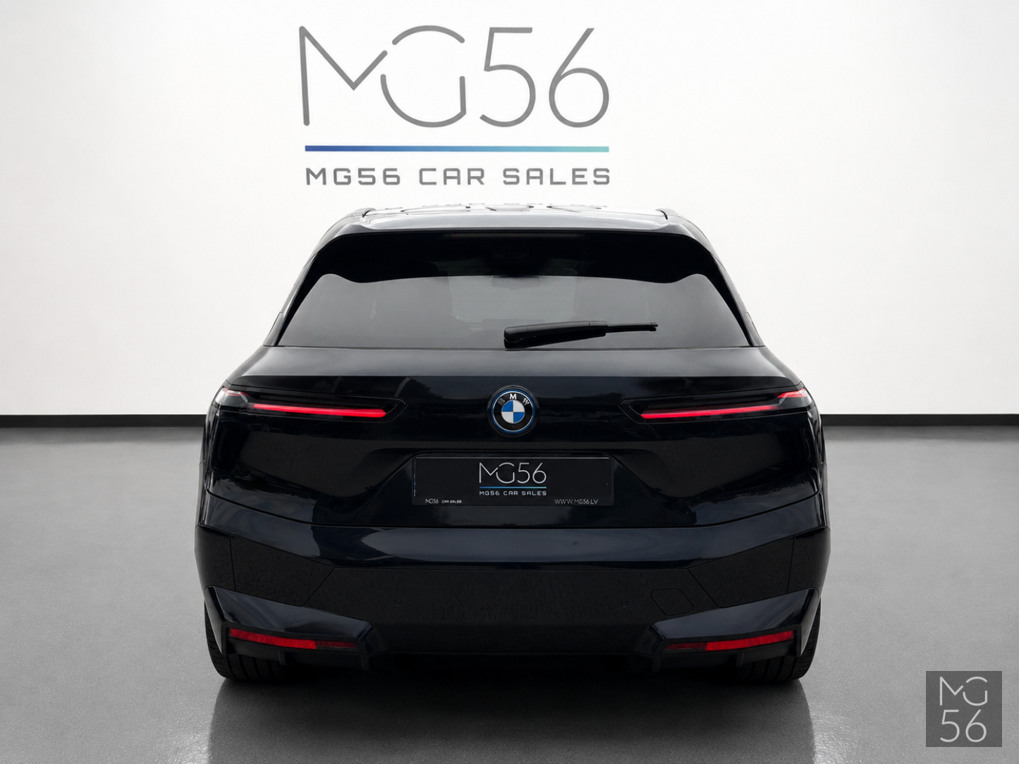 BMW iX xDrive40 Sport Package Sky Lounge Soft-Close Black Sapphire Metallic - BMW