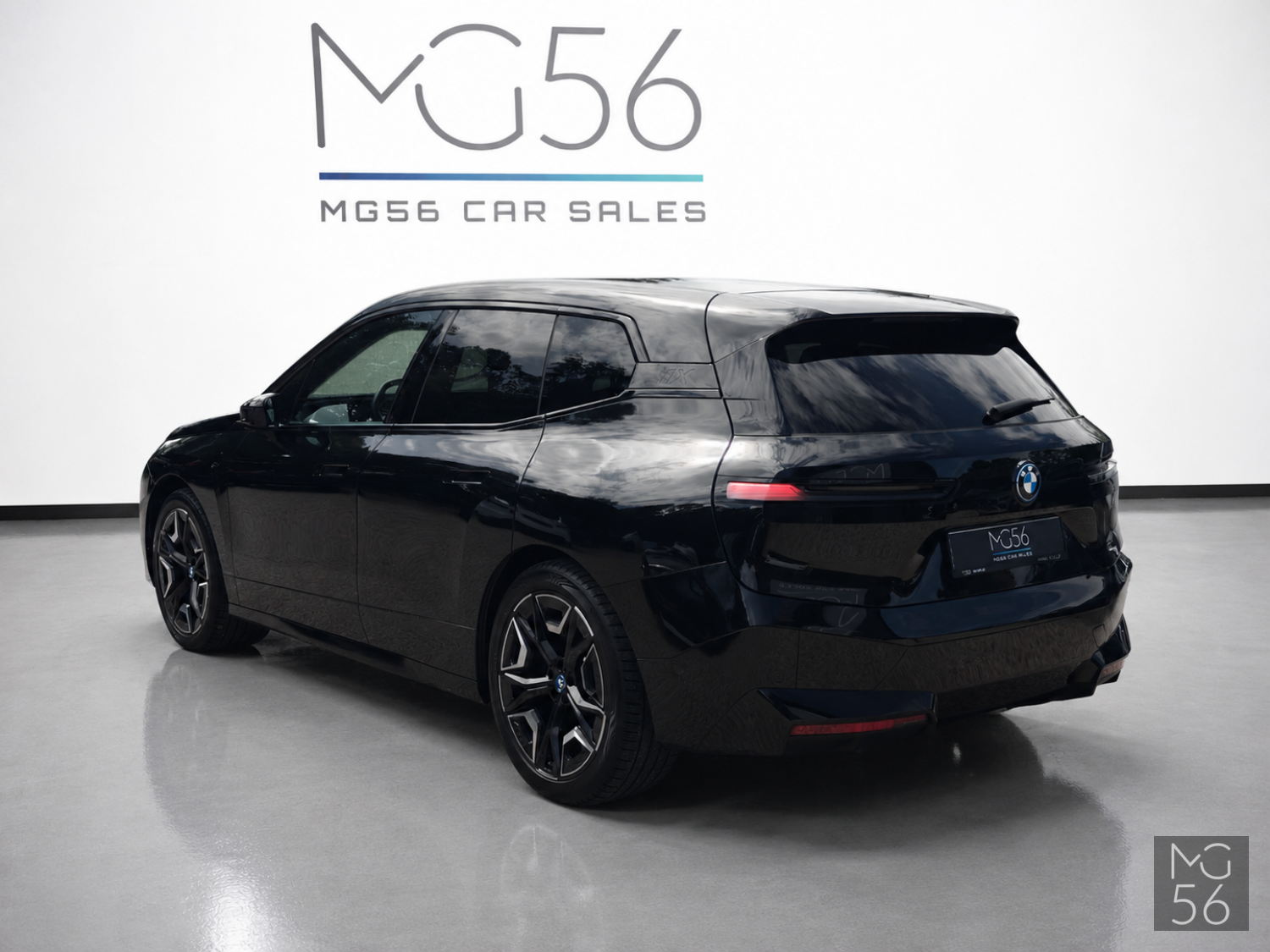 BMW iX xDrive40 Sport Package Sky Lounge Soft-Close Black Sapphire Metallic - BMW