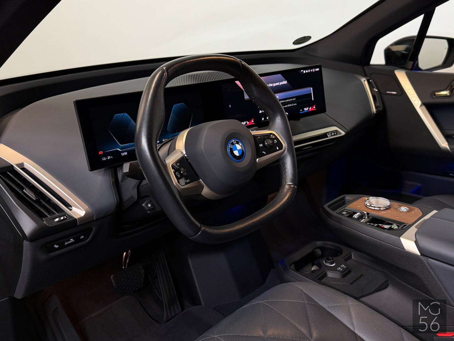 BMW iX xDrive40 Sport Package Sky Lounge Soft-Close Harman/Kardon Black Sapphire Metallic - BMW