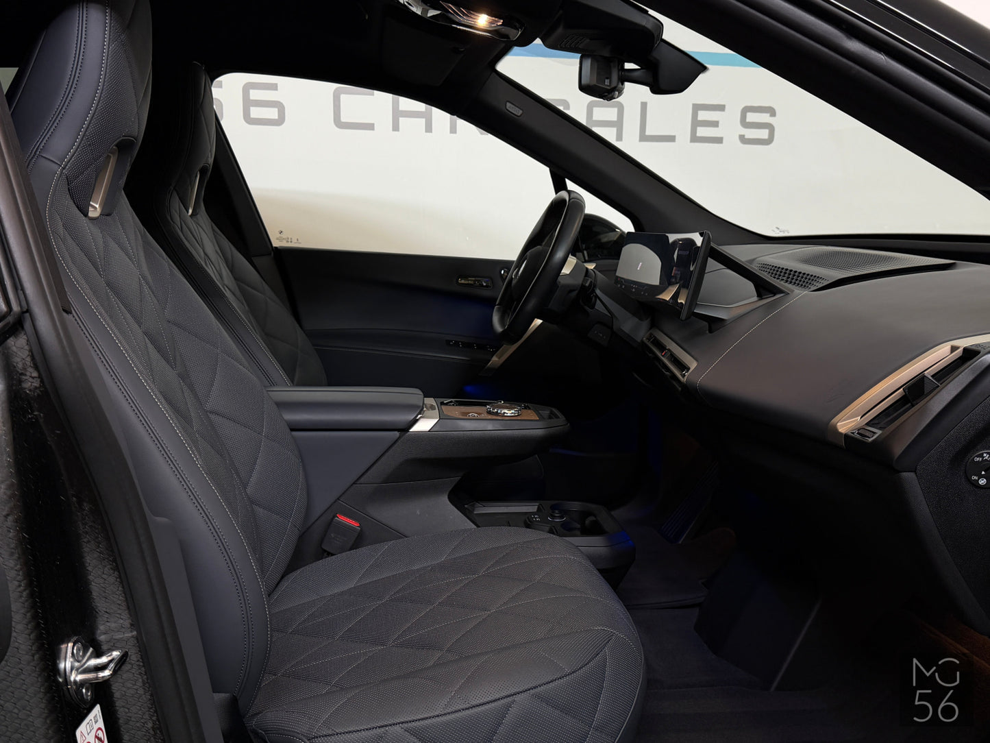 BMW iX xDrive40 Sport Package Sky Lounge Soft-Close Harman/Kardon Black Sapphire Metallic - BMW