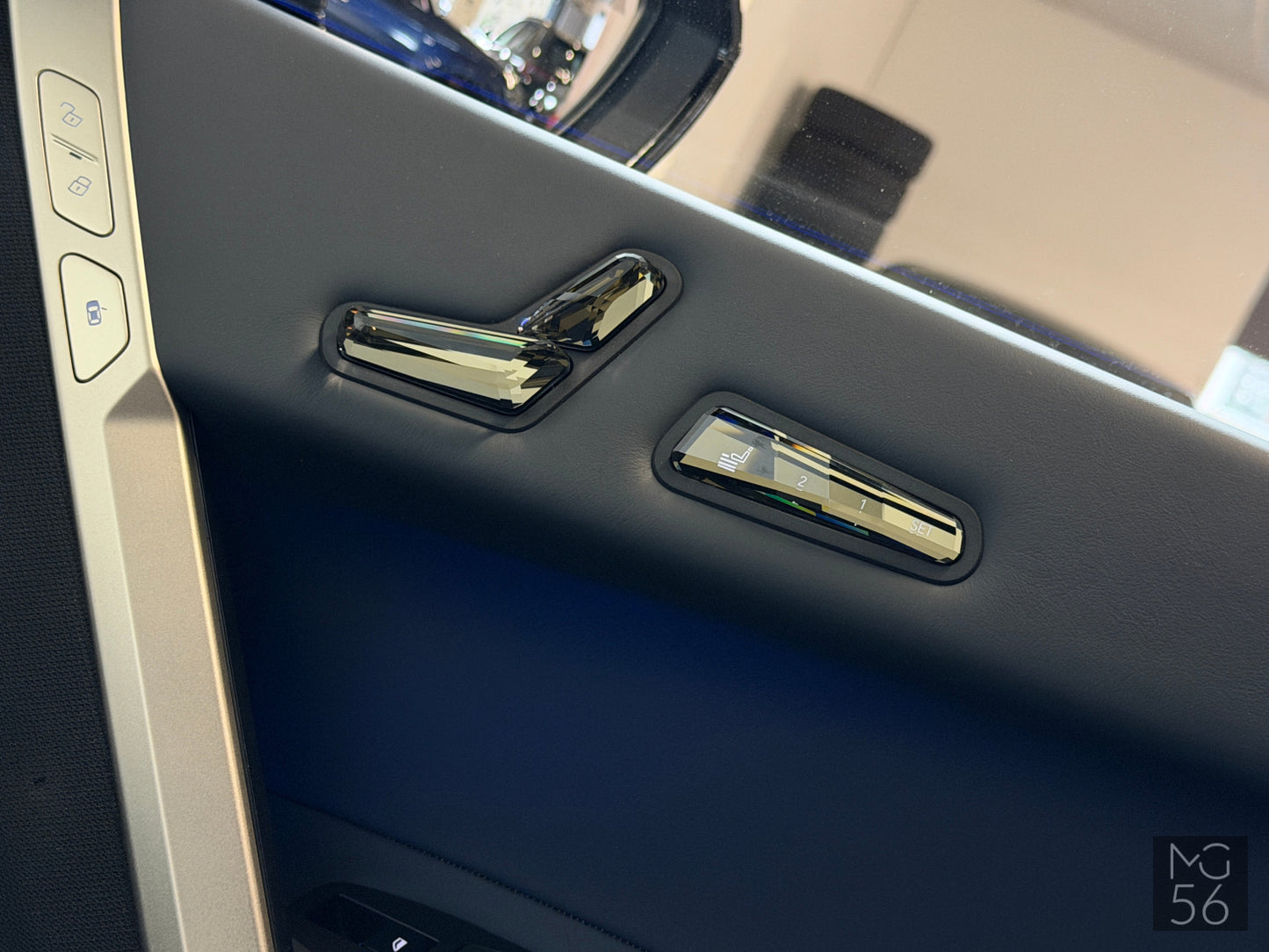 BMW iX xDrive40 Sport Package Sky Lounge Soft-Close Harman/Kardon Black Sapphire Metallic - BMW
