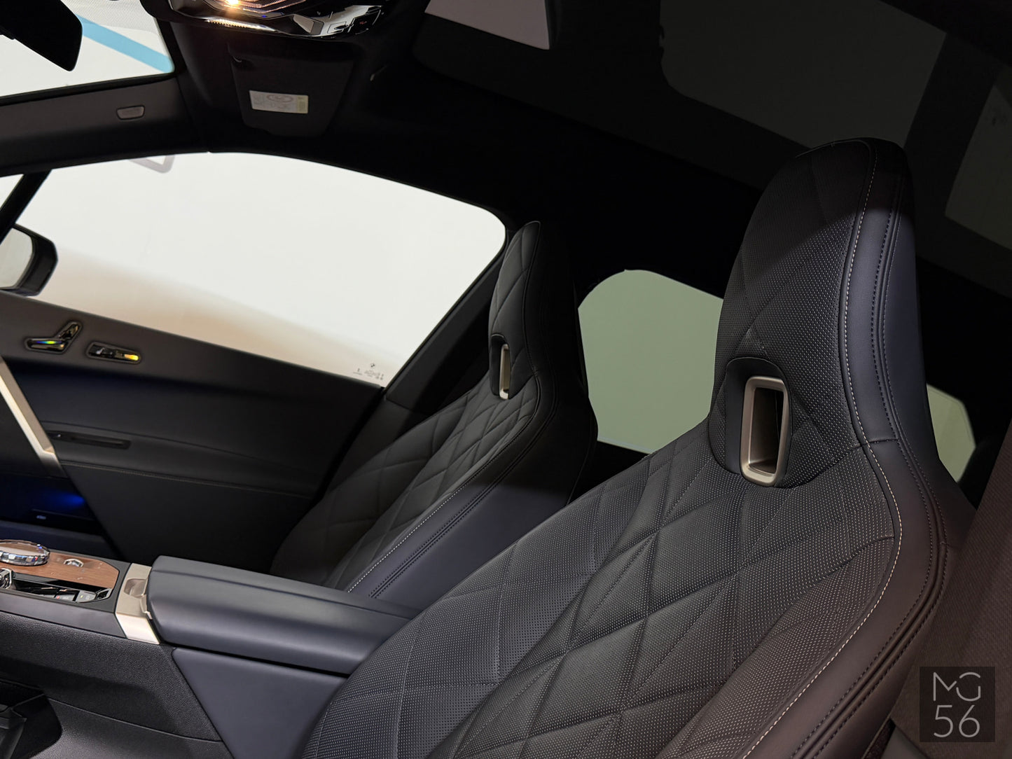 BMW iX xDrive40 Sport Package Sky Lounge Soft-Close Harman/Kardon Black Sapphire Metallic - BMW