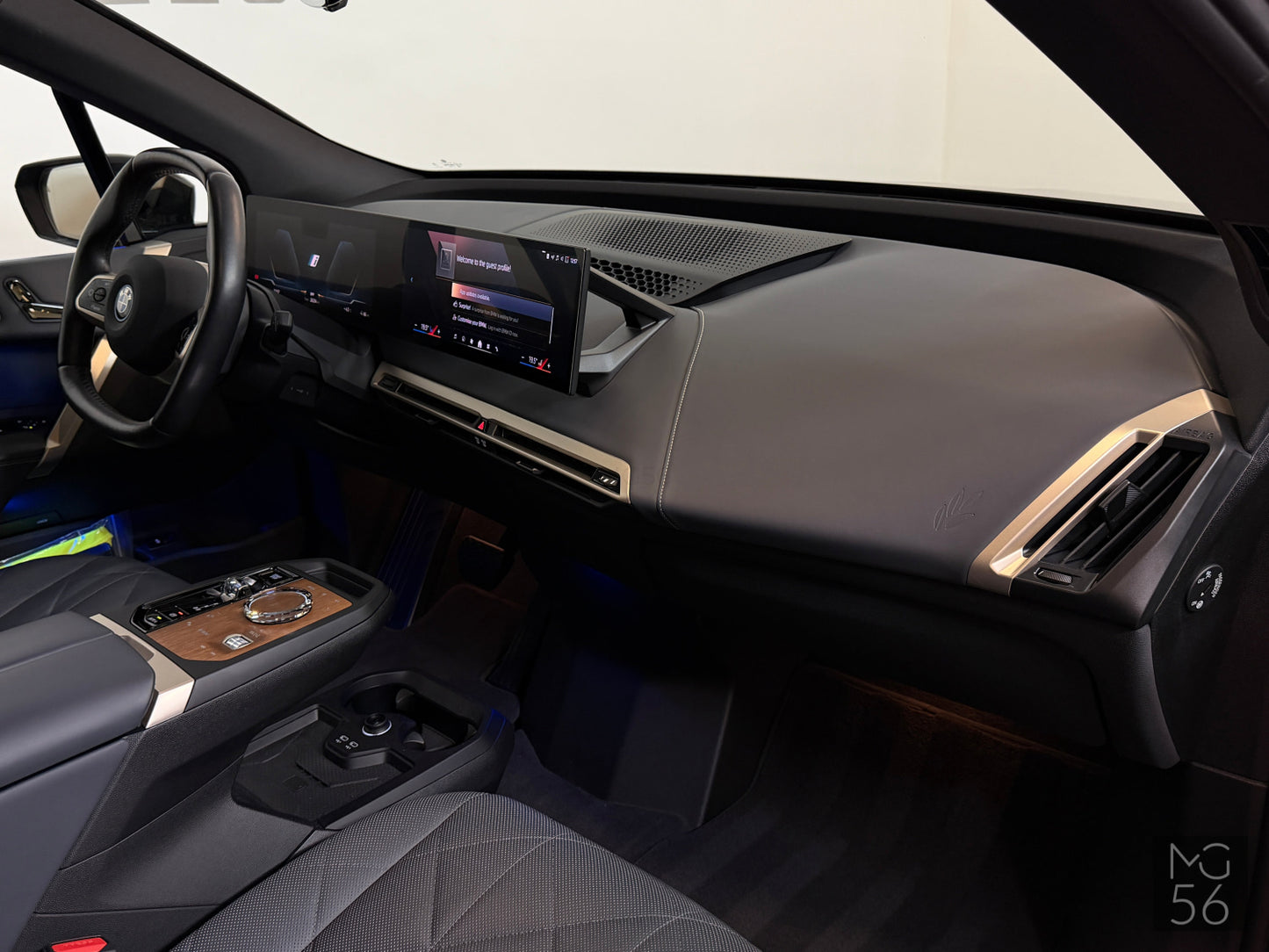 BMW iX xDrive40 Sport Package Sky Lounge Soft-Close Harman/Kardon Black Sapphire Metallic - BMW