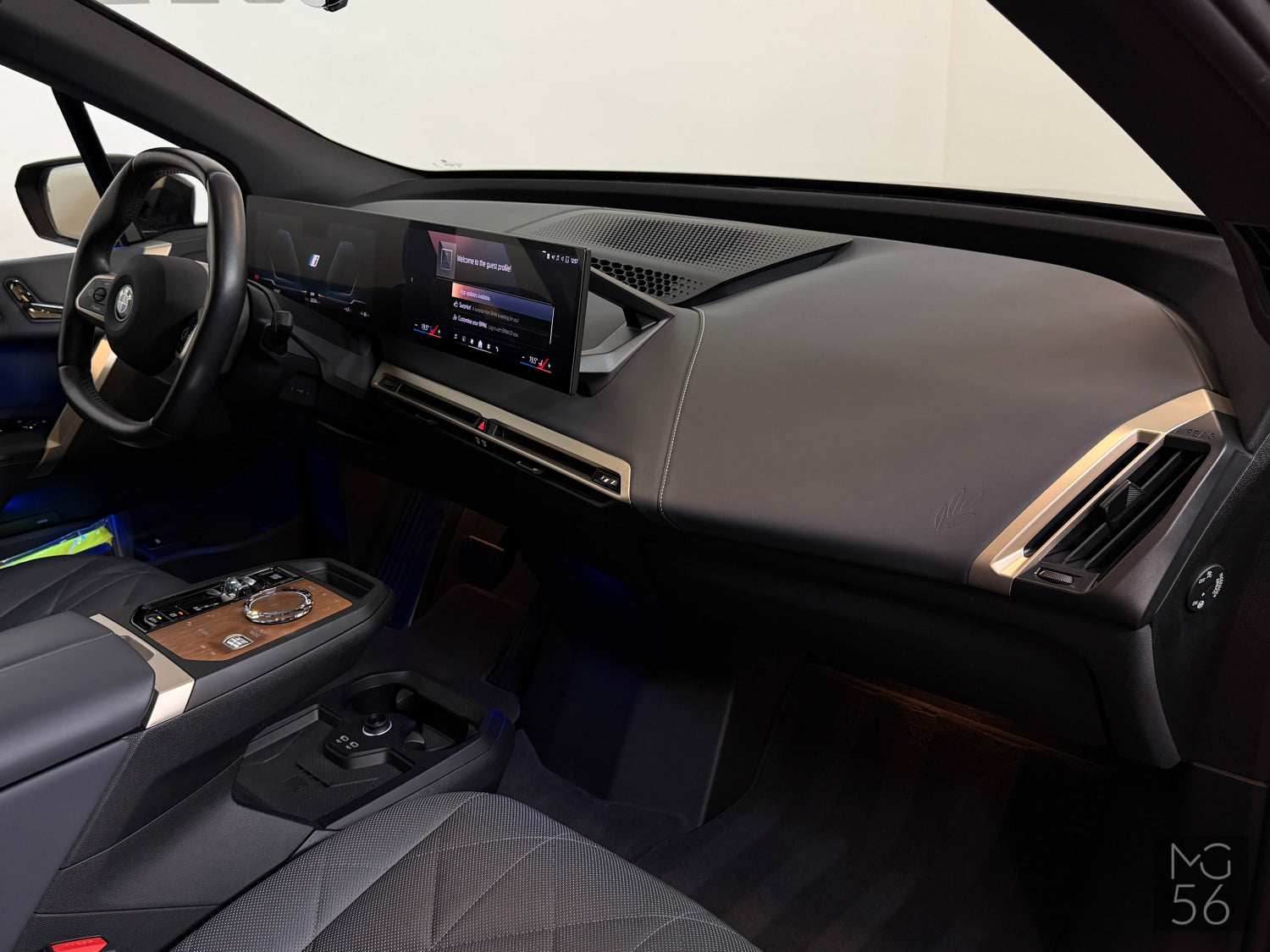 BMW iX xDrive40 Sport Package Sky Lounge Soft-Close Harman/Kardon Black Sapphire Metallic - BMW