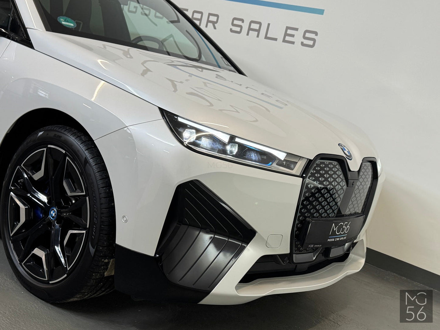 BMW iX xDrive50 Sport Package Full Options Mineral-weiss Metallic - BMW